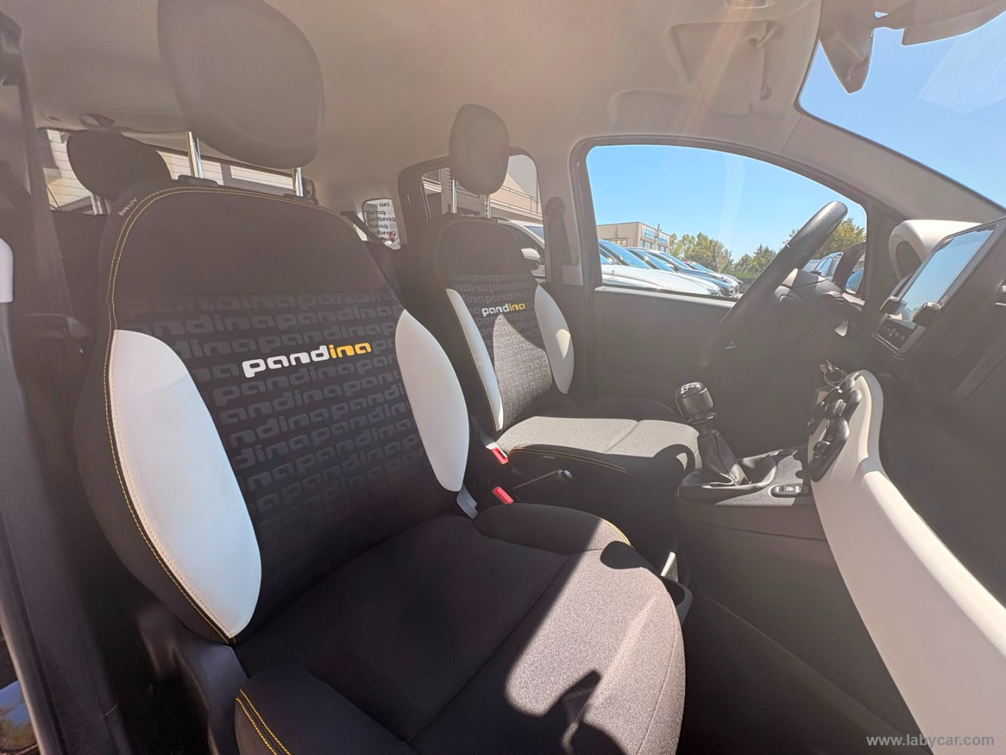 Fiat Panda 1.0 FireFly S&S Hybrid Pandina - Immagine 12