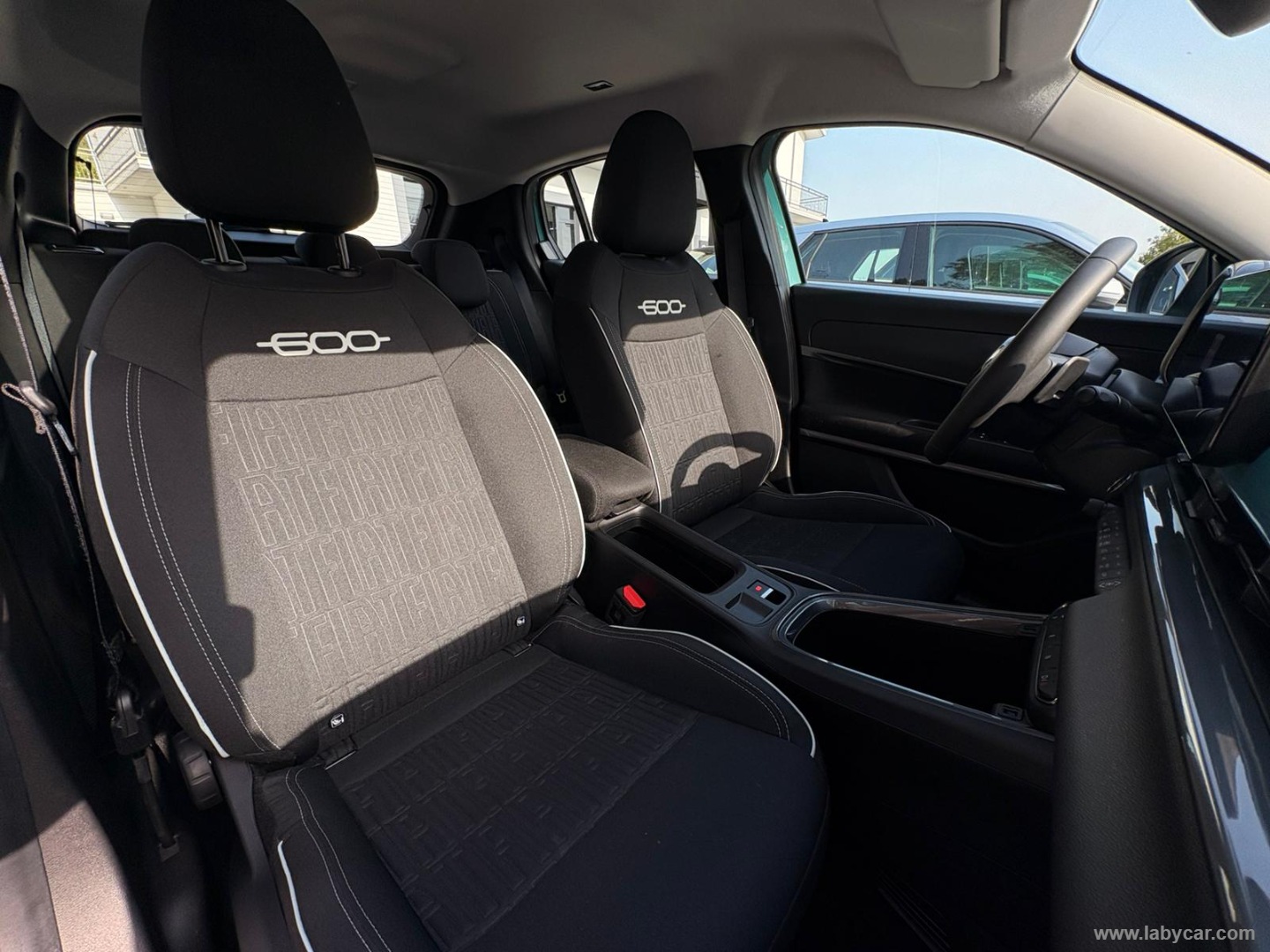 Fiat 600 Hybrid 145 CV DCT MHEV Icon - Immagine 12
