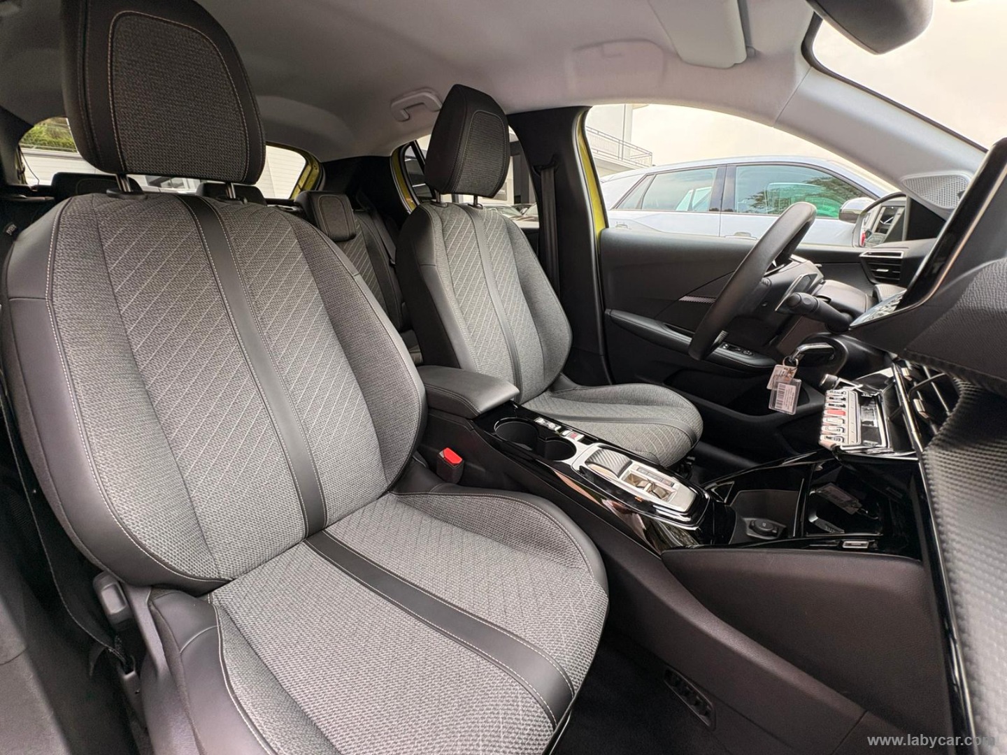Peugeot 208 Hybrid 110 e-DCS6 Allure - Immagine 12