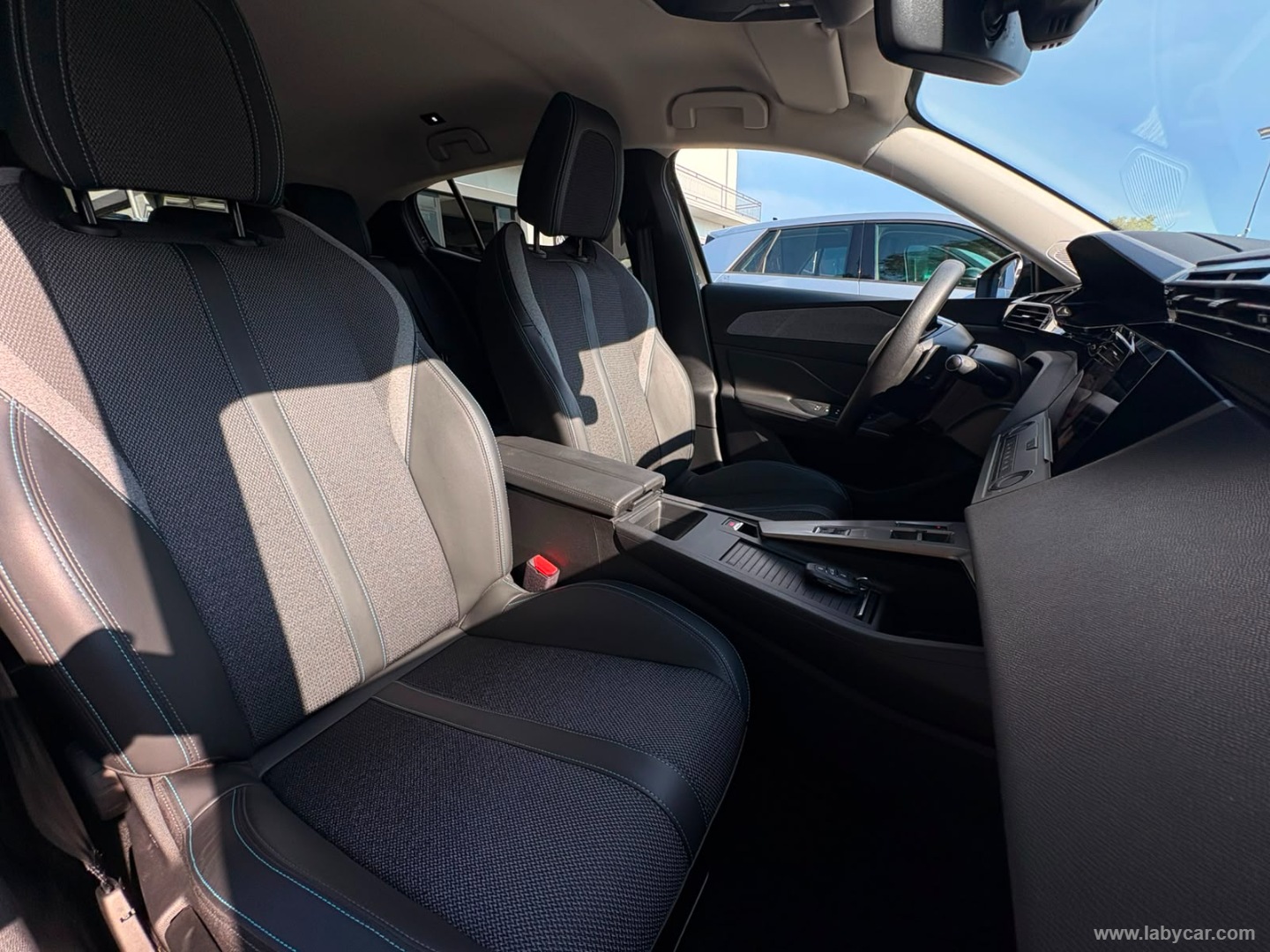 Peugeot 408 Plug-in Hybrid 225 e-EAT8 Allure - Immagine 12