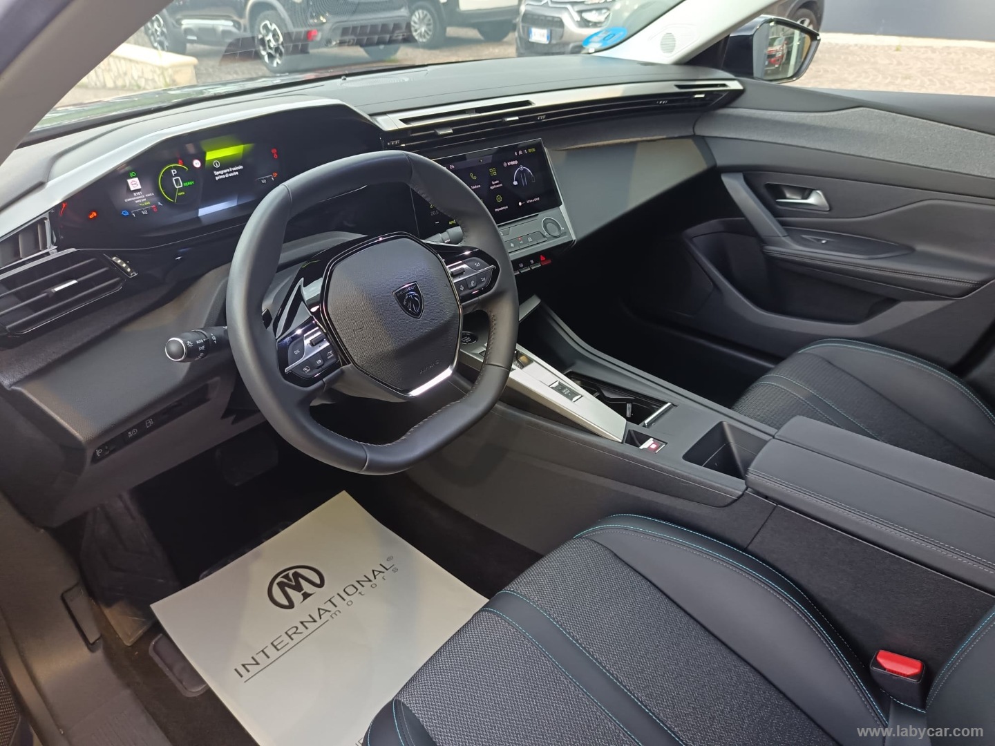 Peugeot 408 Plug-in Hybrid 225 e-EAT8 Allure - Immagine 12