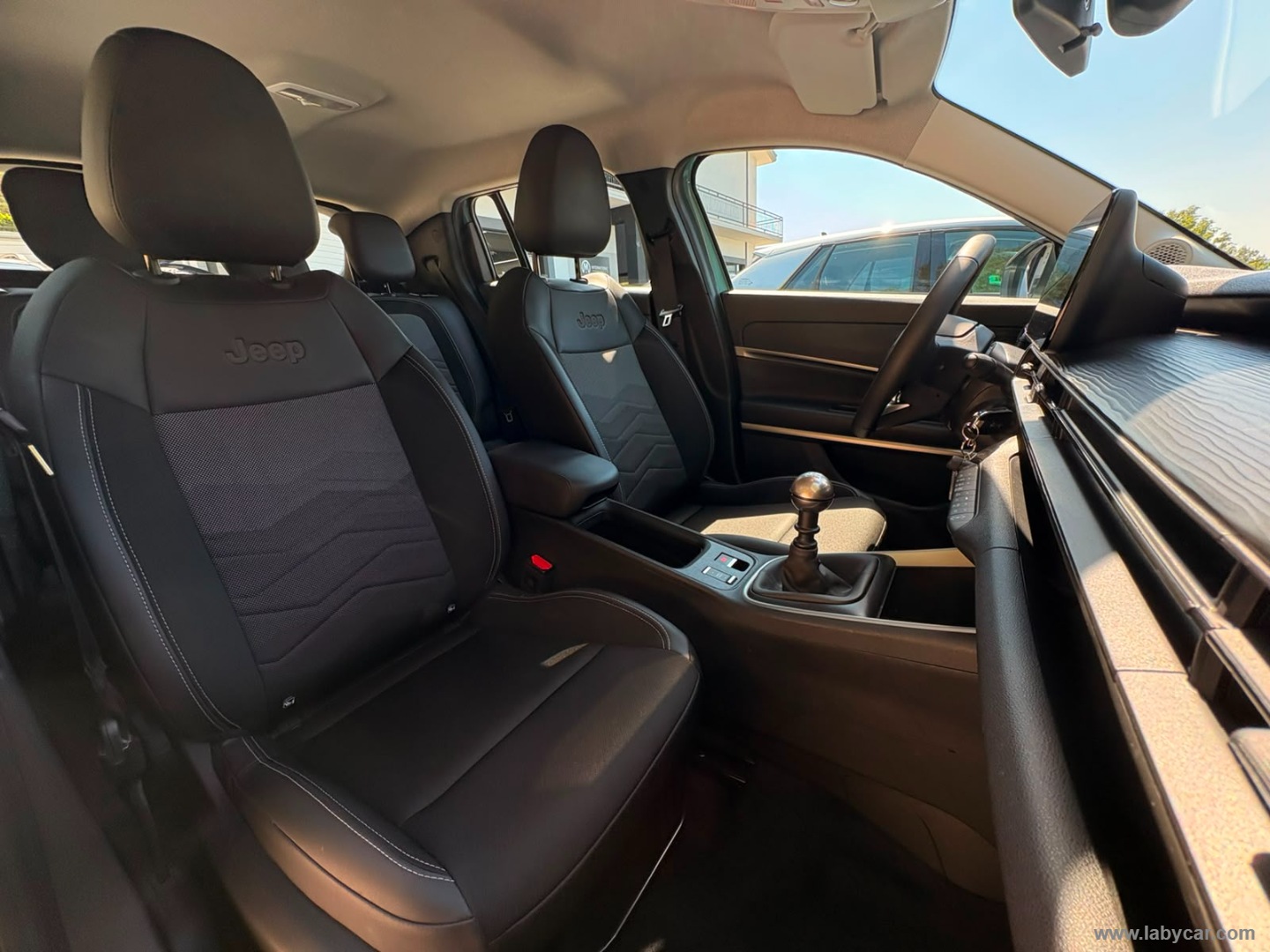 Jeep Avenger 1.2 Turbo Altitude - Immagine 12