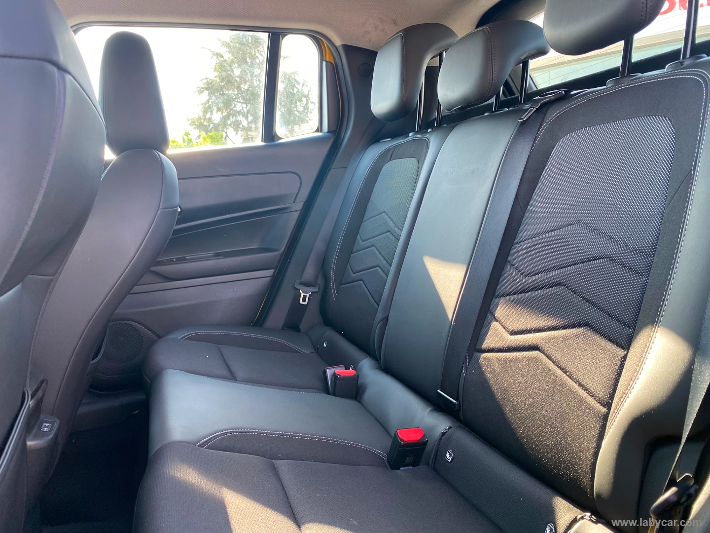 Jeep Avenger 1.2 Turbo Altitude - Immagine 12