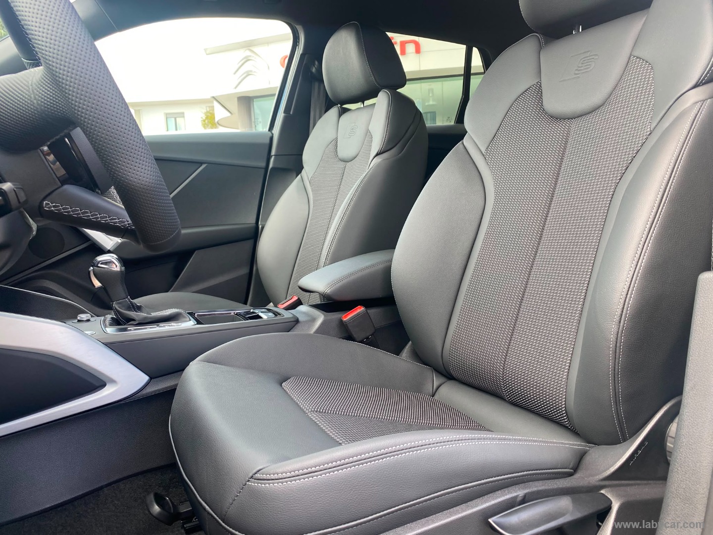 Audi Q2 35 TDI S tronic Identity Black - Immagine 12
