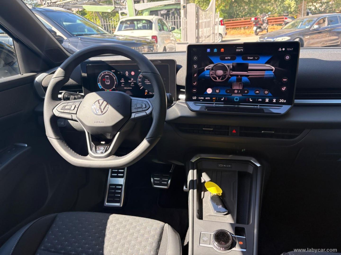 Volkswagen T-Roc 1.5 eTSI ACT 150 CV DSG R-Line - Immagine 12