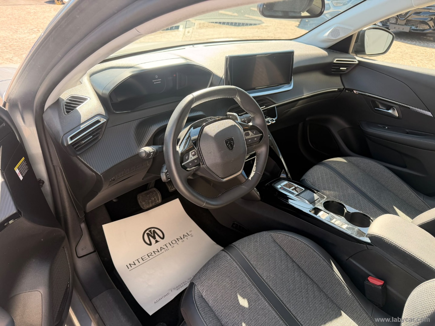Peugeot 208 Hybrid 110 e-DCS6 Allure - Immagine 12