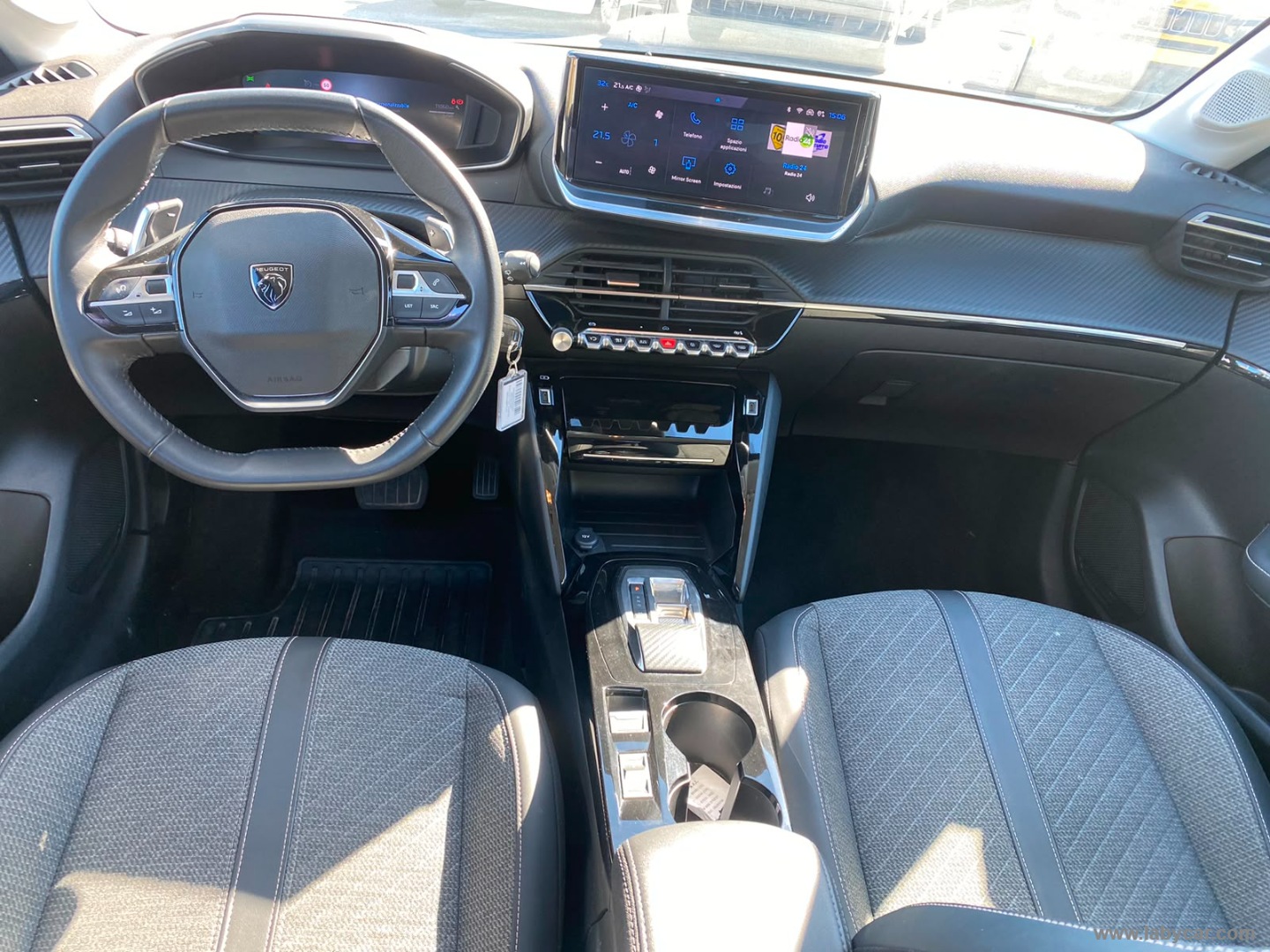 Peugeot 208 Hybrid 110 e-DCS6 Allure - Immagine 12