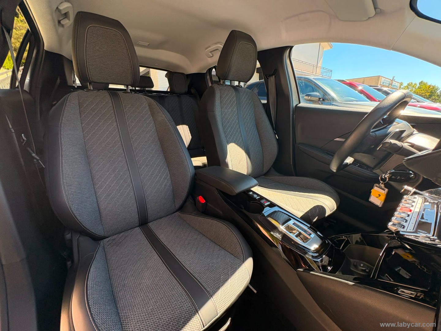 Peugeot 208 Hybrid 110 e-DCS6 Allure - Immagine 12
