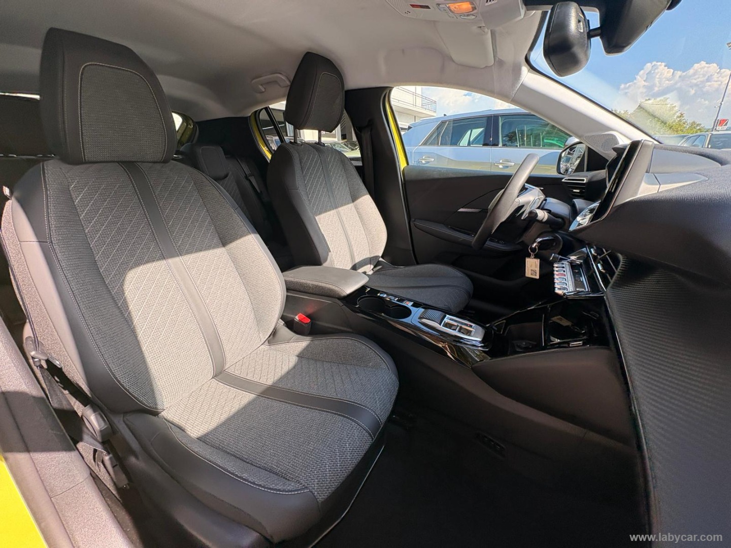 Peugeot 208 Hybrid 110 e-DCS6 Allure - Immagine 12