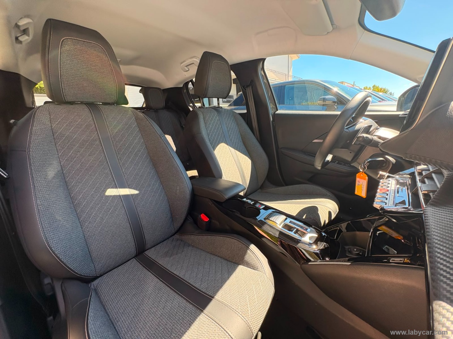 Peugeot 208 Hybrid 110 e-DCS6 Allure - Immagine 12