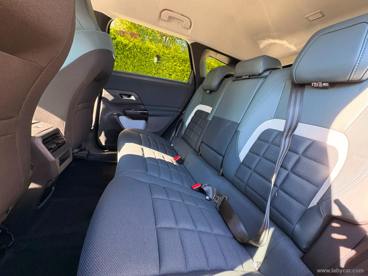 Citroën C5 Aircross Hybrid 145 e-DCS6 Plus - Immagine 12
