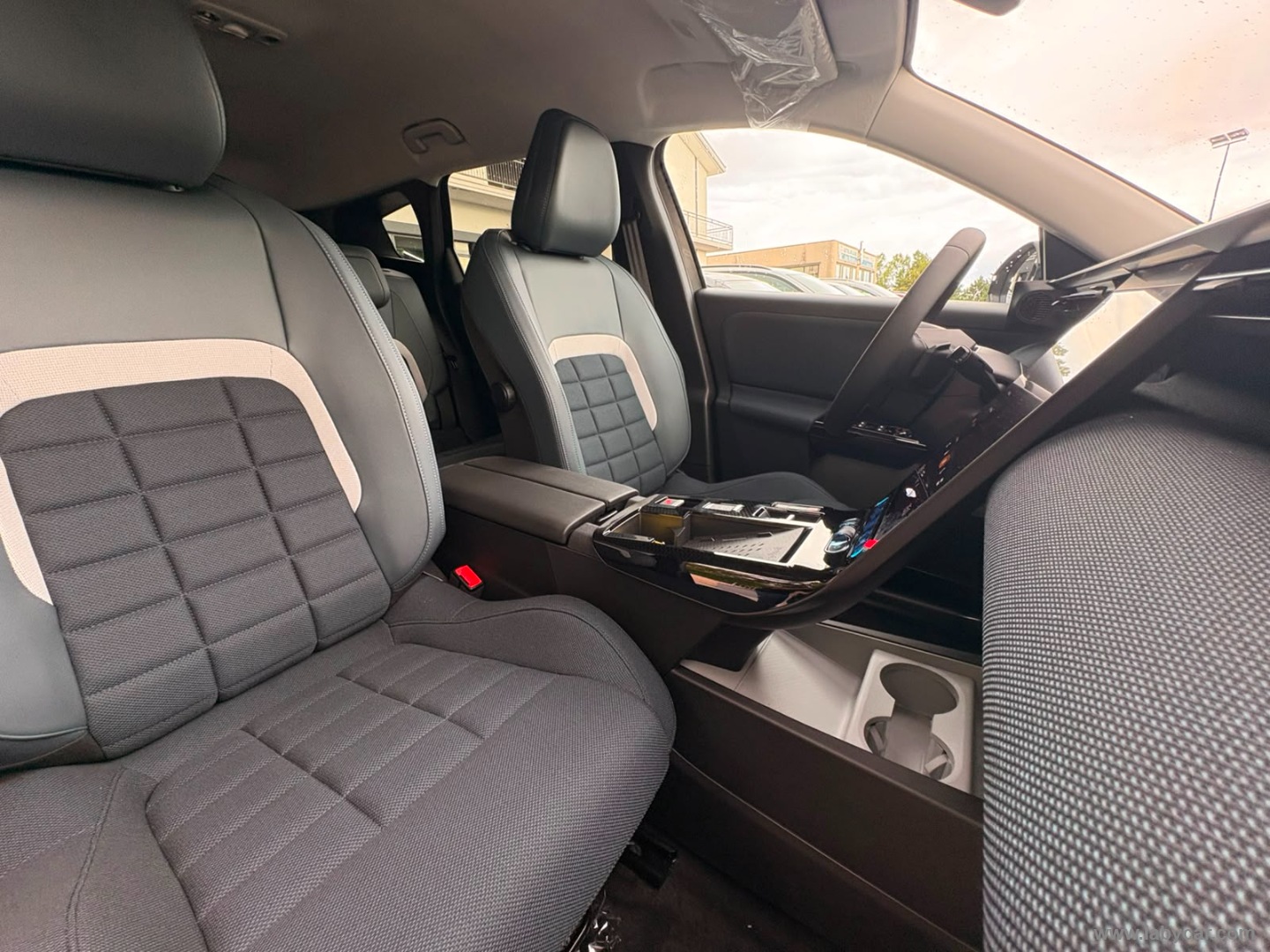 Citroën C5 Aircross Hybrid 145 e-DCS6 Plus - Immagine 12