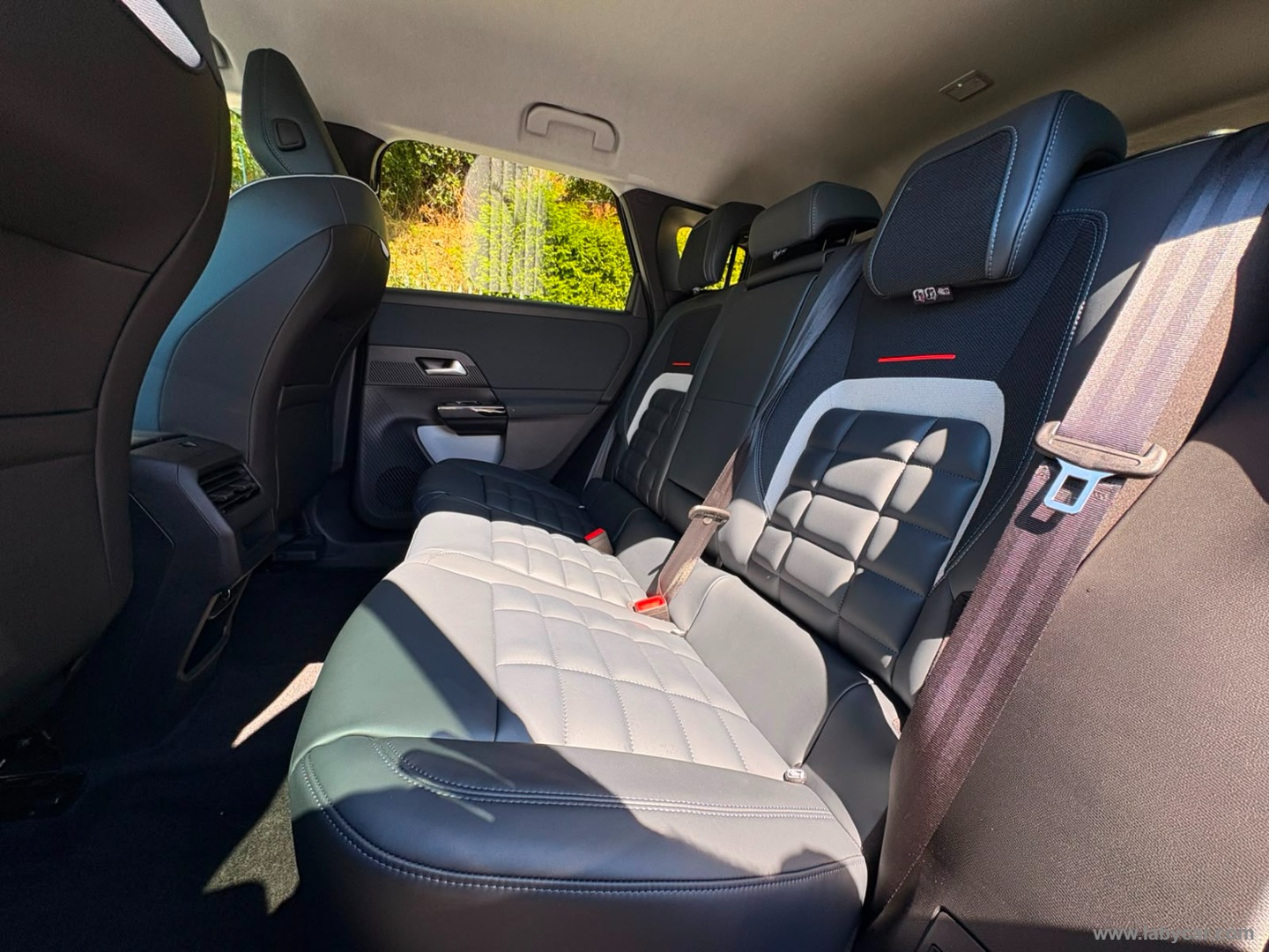 Citroën C5 Aircross Hybrid 145 e-DCS6 Max - Immagine 12