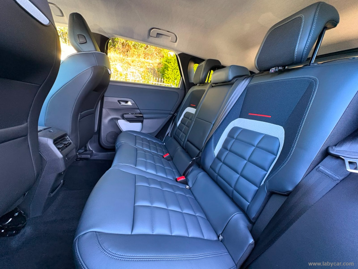 Citroën C5 Aircross Hybrid 145 e-DCS6 Max - Immagine 12