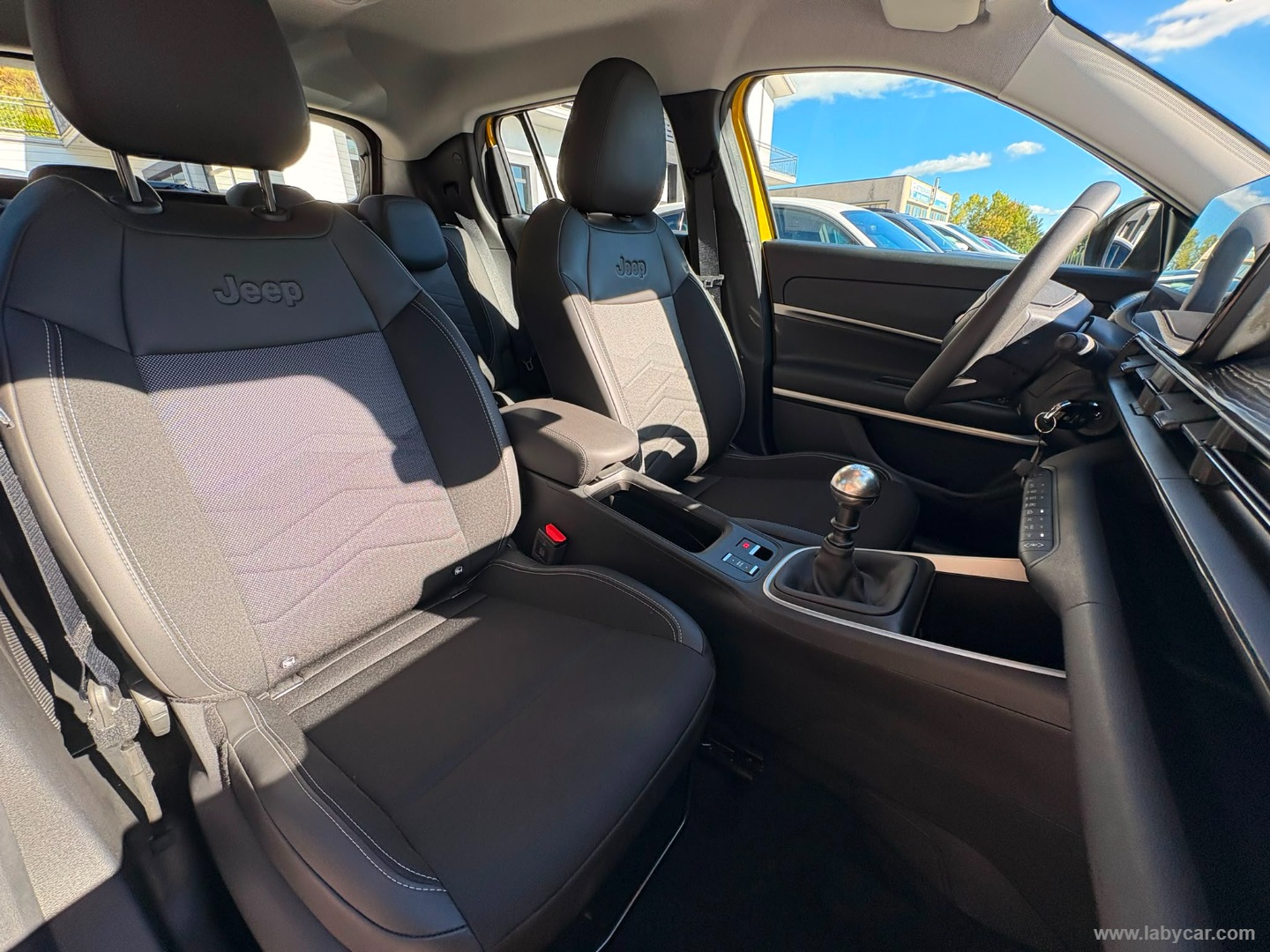 Jeep Avenger 1.2 Turbo Altitude - Immagine 12