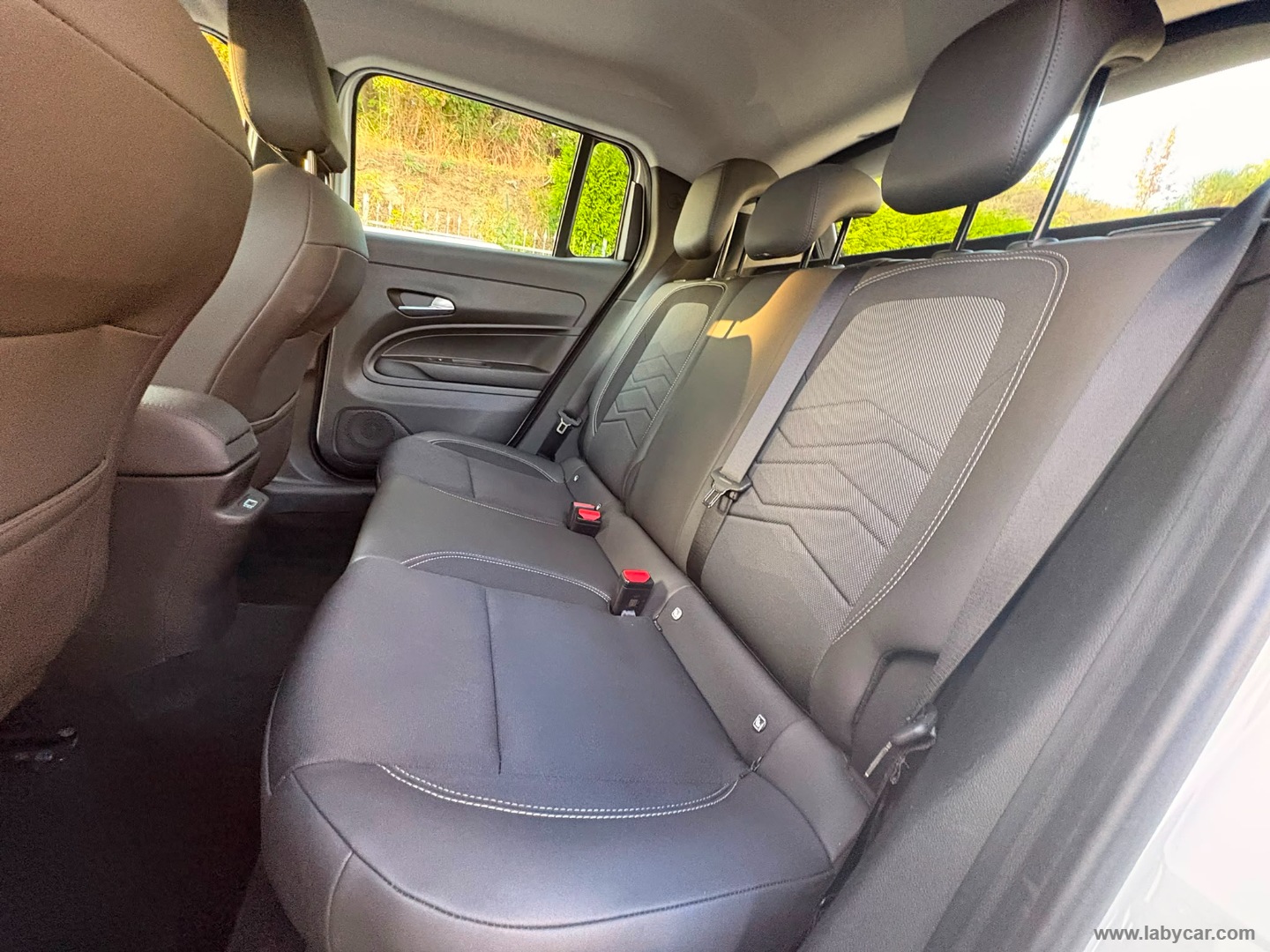 Jeep Avenger 1.2 Turbo Altitude - Immagine 12