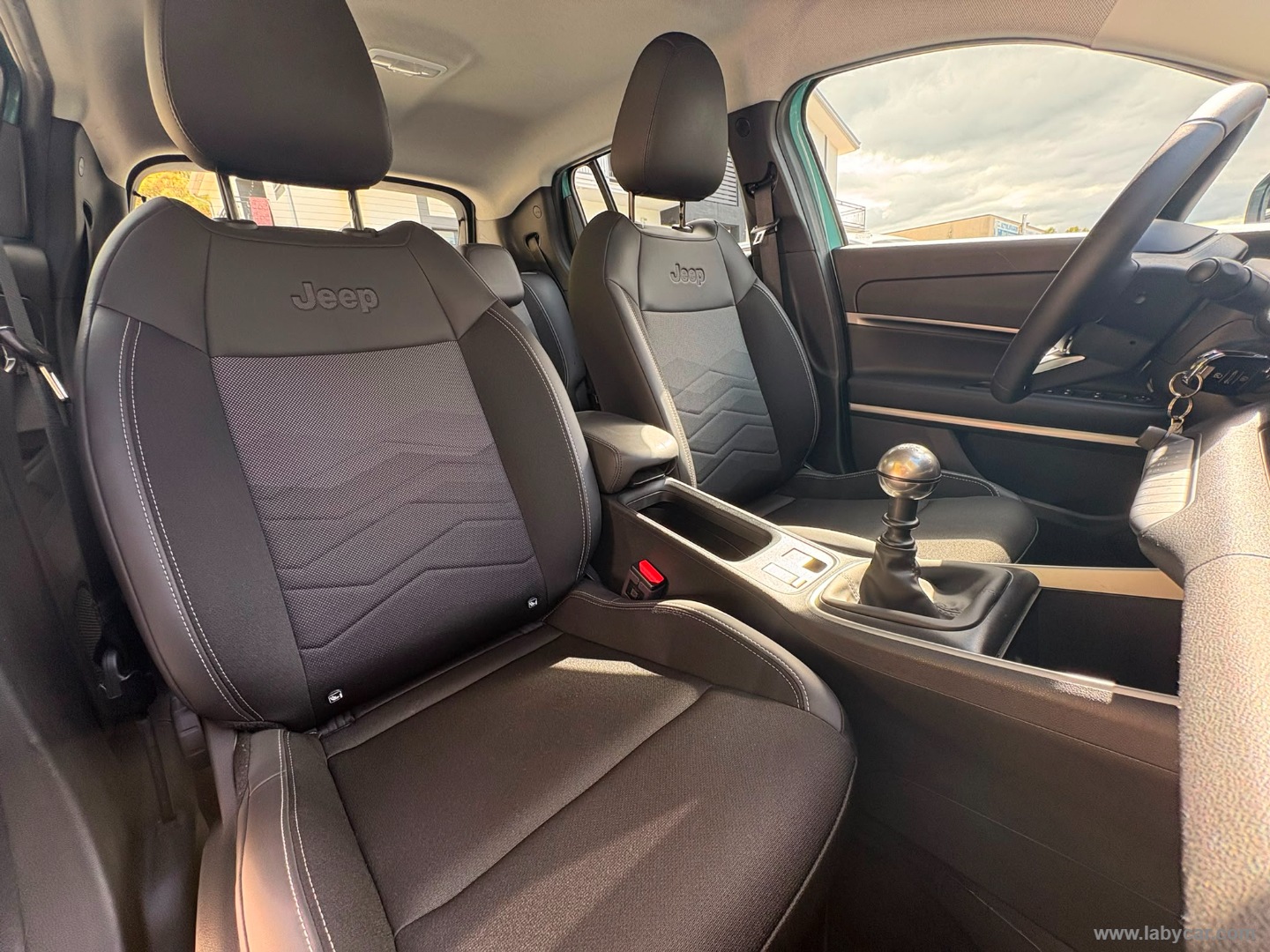 Jeep Avenger 1.2 Turbo Altitude - Immagine 12