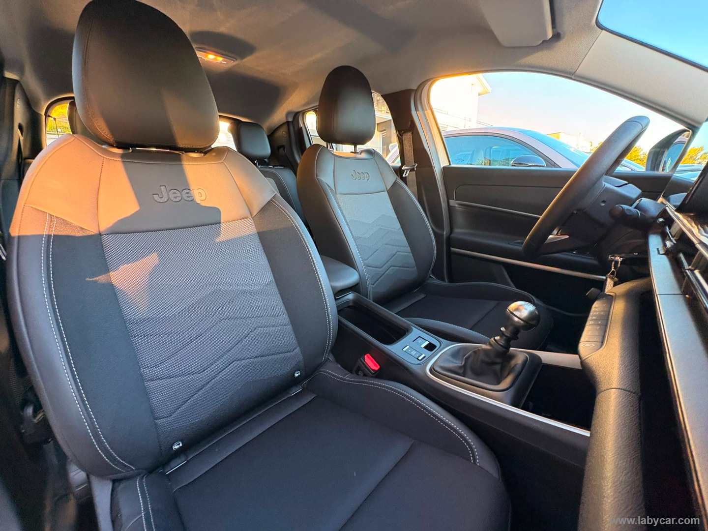 Jeep Avenger 1.2 Turbo Altitude - Immagine 12