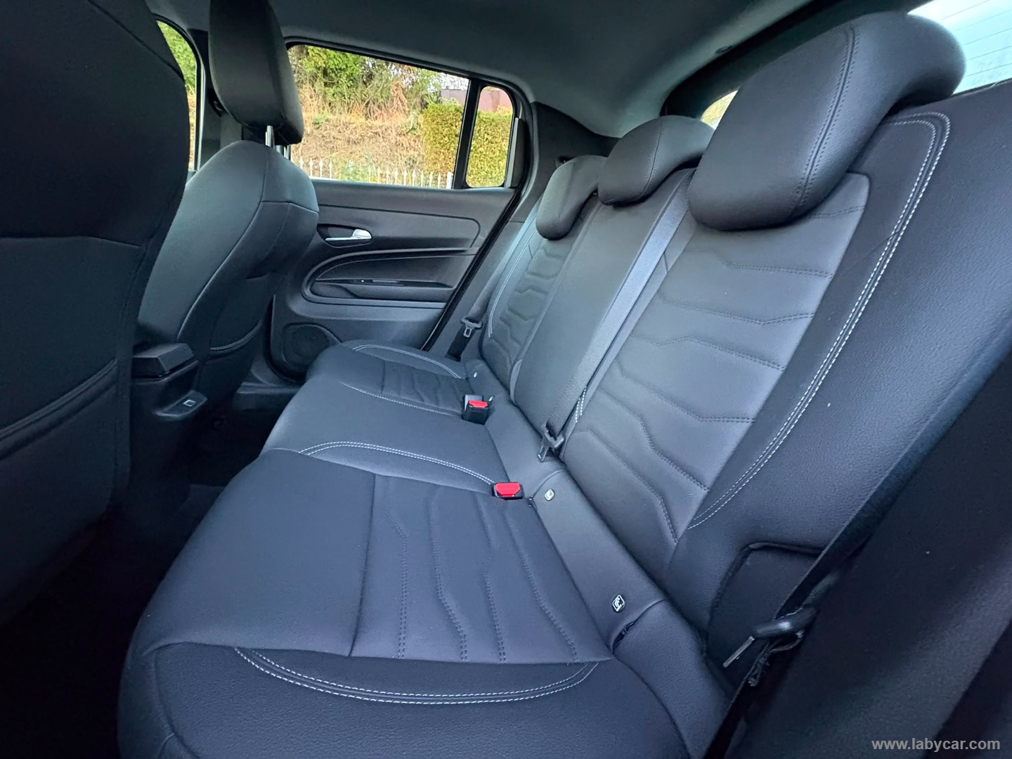 Jeep Avenger 1.2 Turbo Altitude - Immagine 12