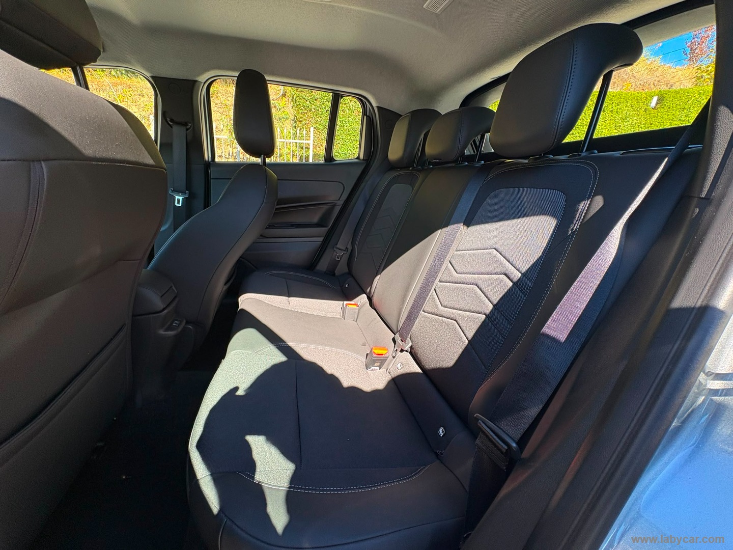 Jeep Avenger 1.2 Turbo Altitude - Immagine 12