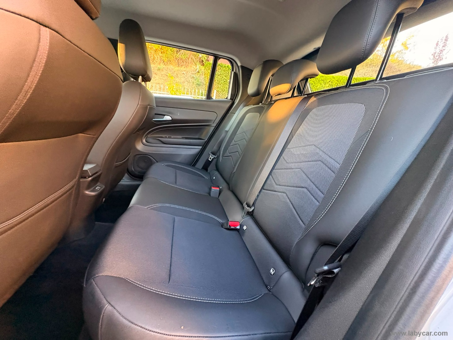 Jeep Avenger 1.2 Turbo Altitude - Immagine 12