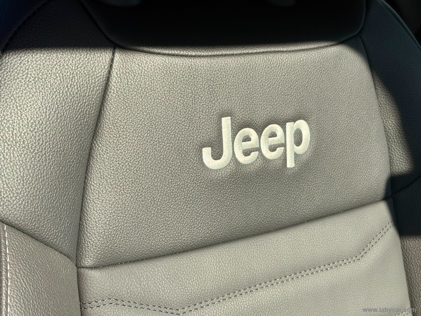 Jeep Avenger 1.2 Turbo Altitude - Immagine 12