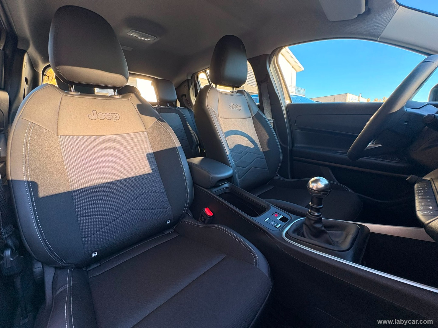 Jeep Avenger 1.2 Turbo Altitude - Immagine 12
