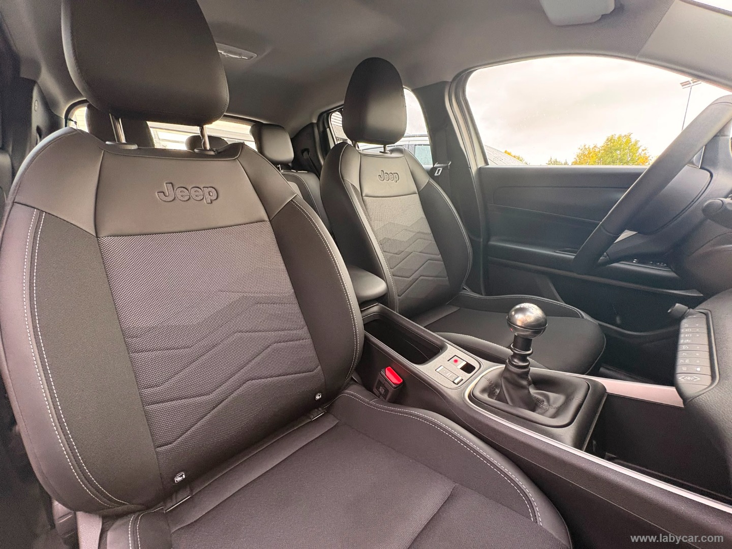 Jeep Avenger 1.2 Turbo Altitude - Immagine 12