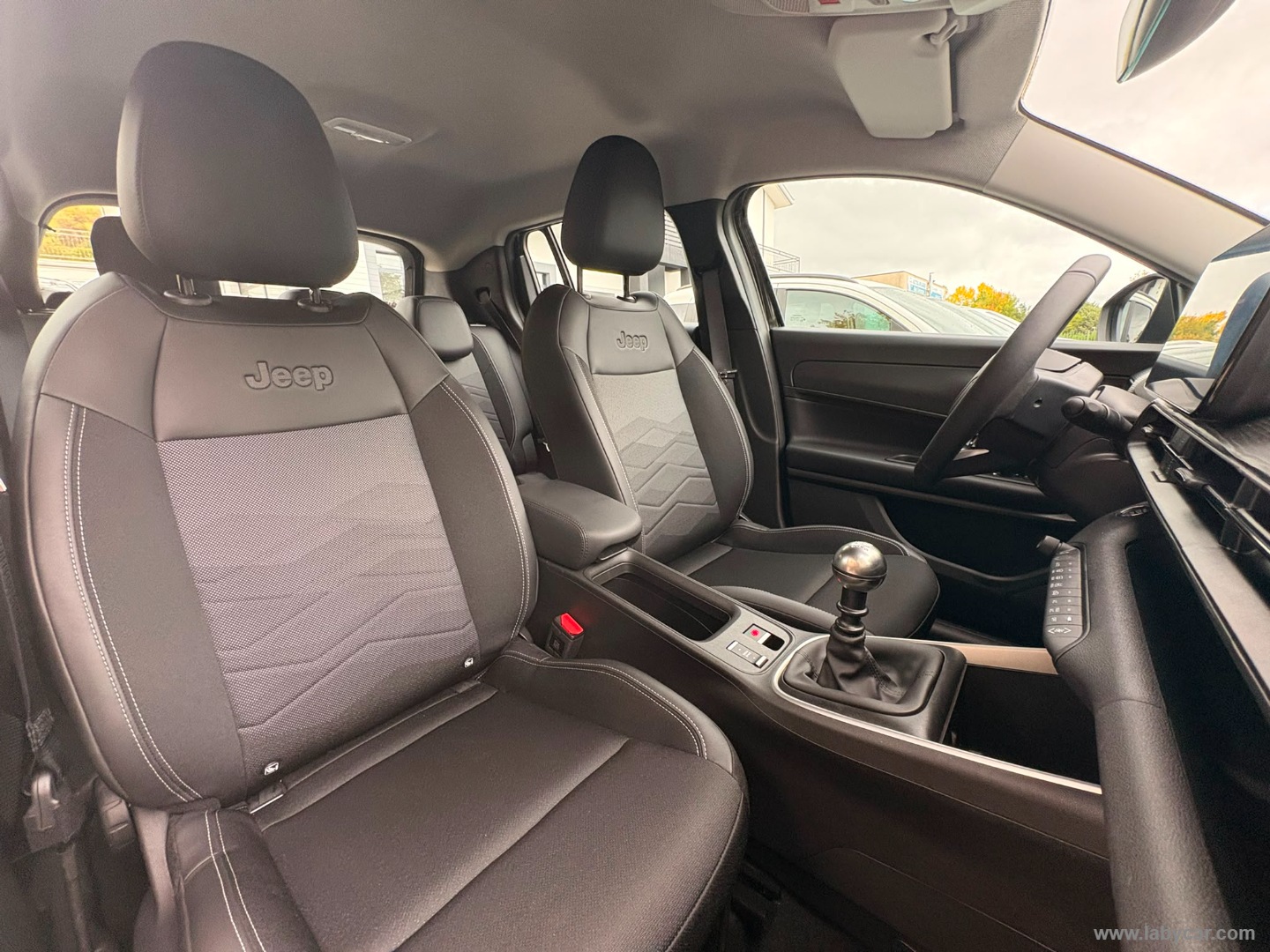 Jeep Avenger 1.2 Turbo Altitude - Immagine 12