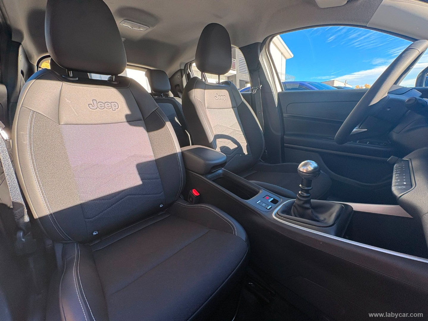 Jeep Avenger 1.2 Turbo Altitude - Immagine 12