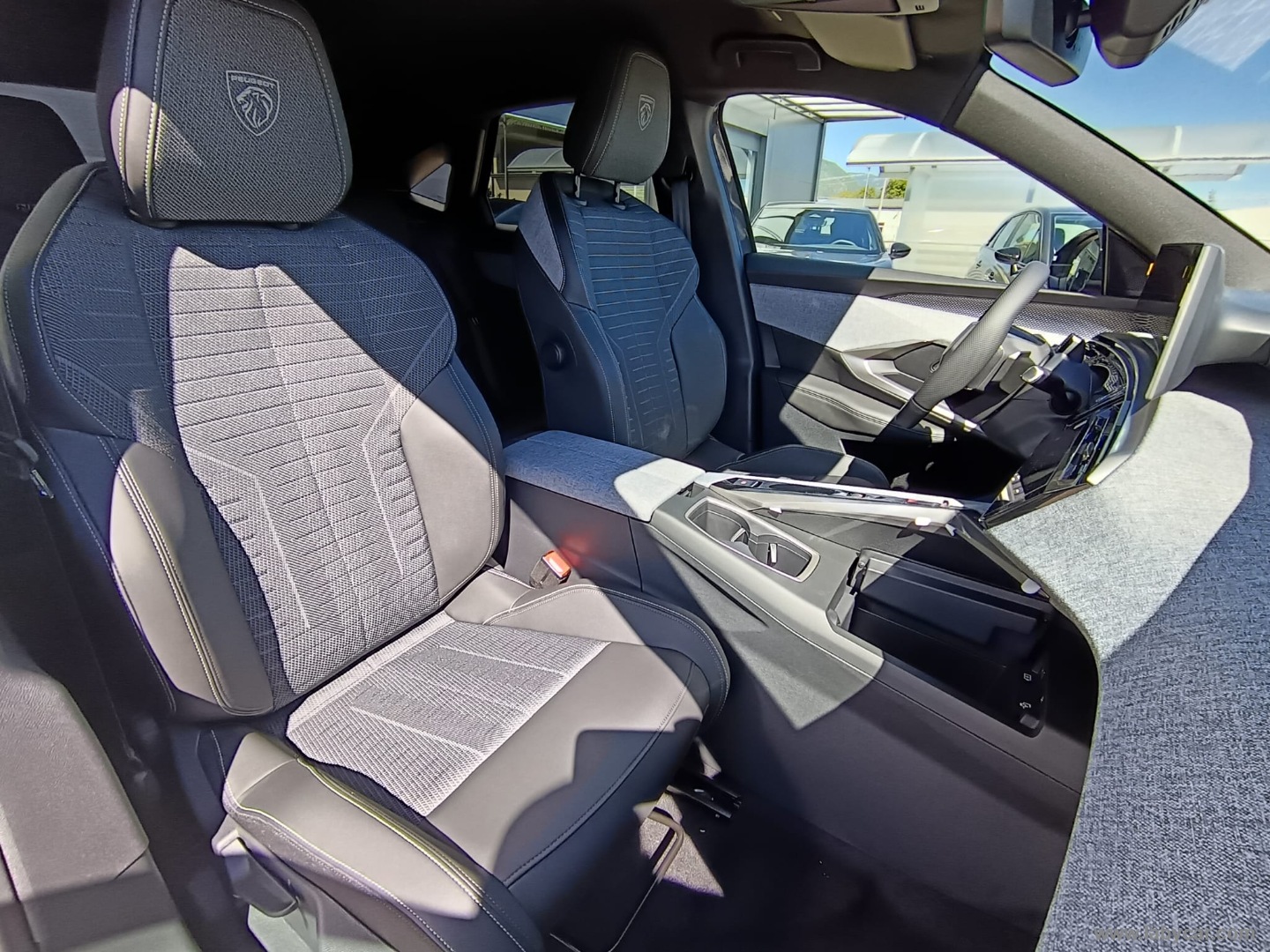 Peugeot 3008 Hybrid 145 e-DCS6 GT - Immagine 12