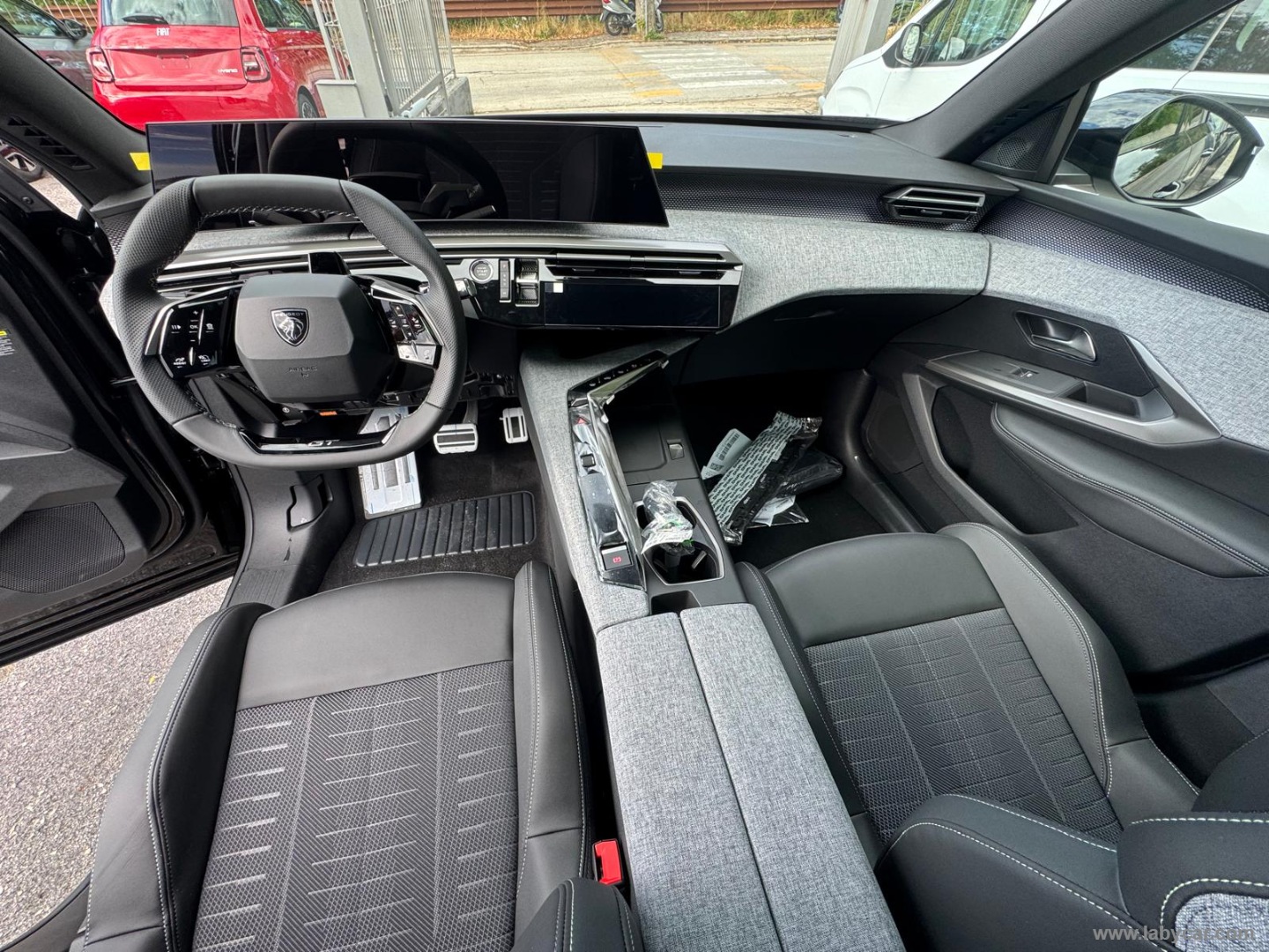 Peugeot 3008 Hybrid 145 e-DCS6 GT - Immagine 12