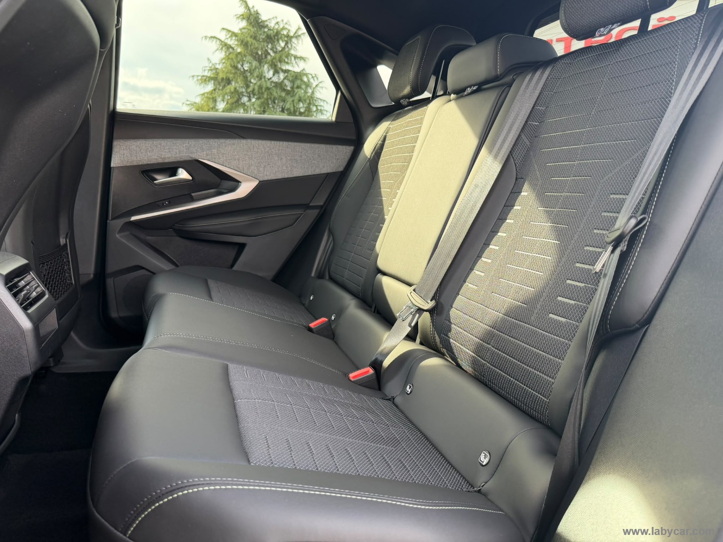 Peugeot 3008 Hybrid 145 e-DCS6 GT - Immagine 12
