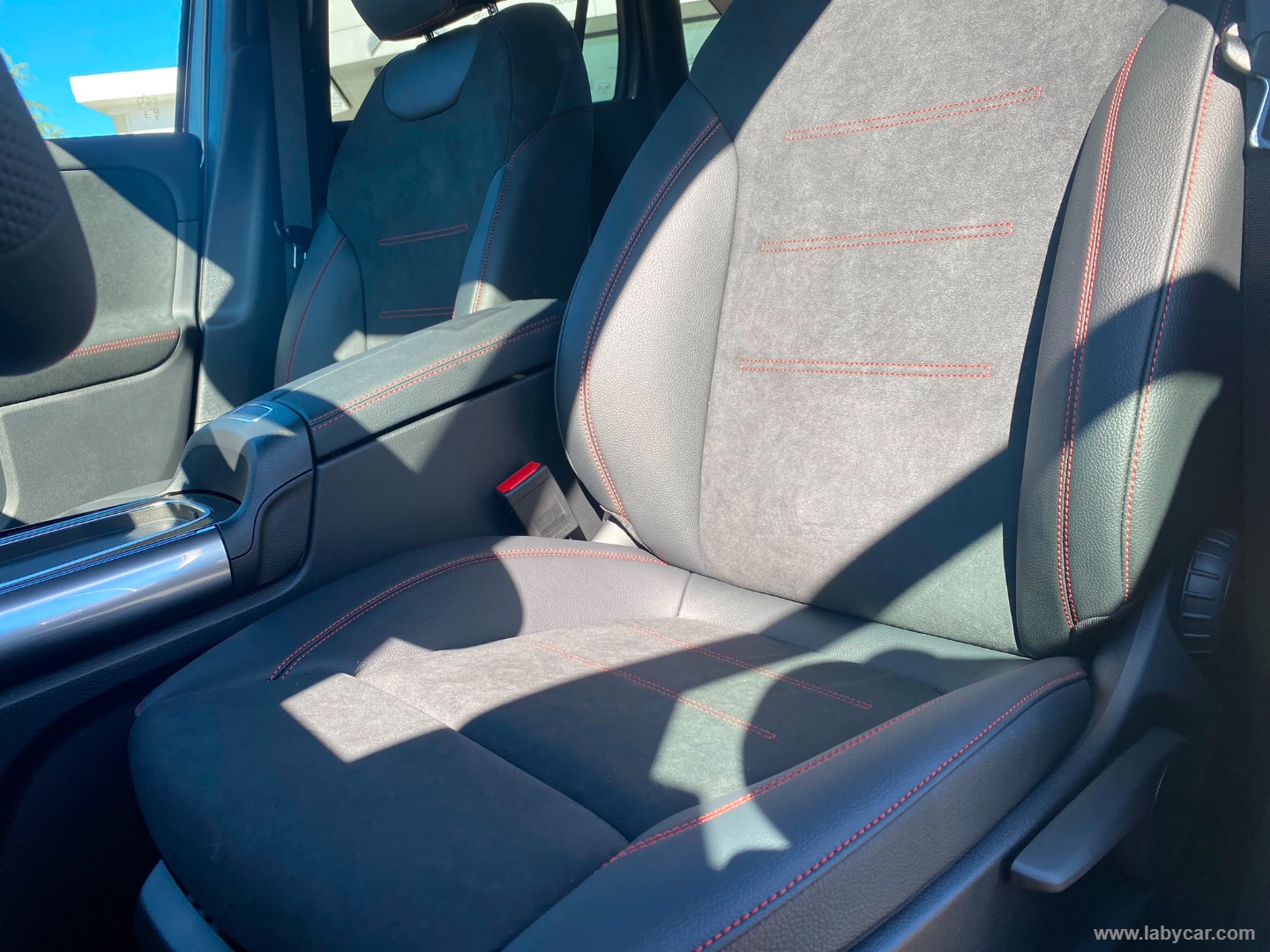 Mercedes-Benz Classe GLA 200 d Automatic AMG Line Extra - Immagine 12