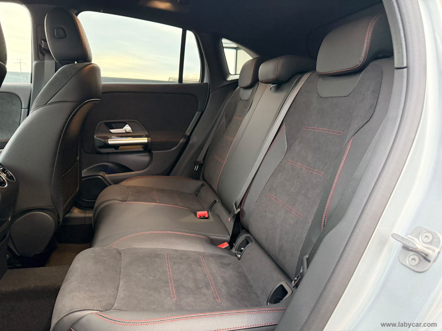 Mercedes-Benz Classe GLA GLA 200 d Automatic AMG Line Extra - Immagine 12