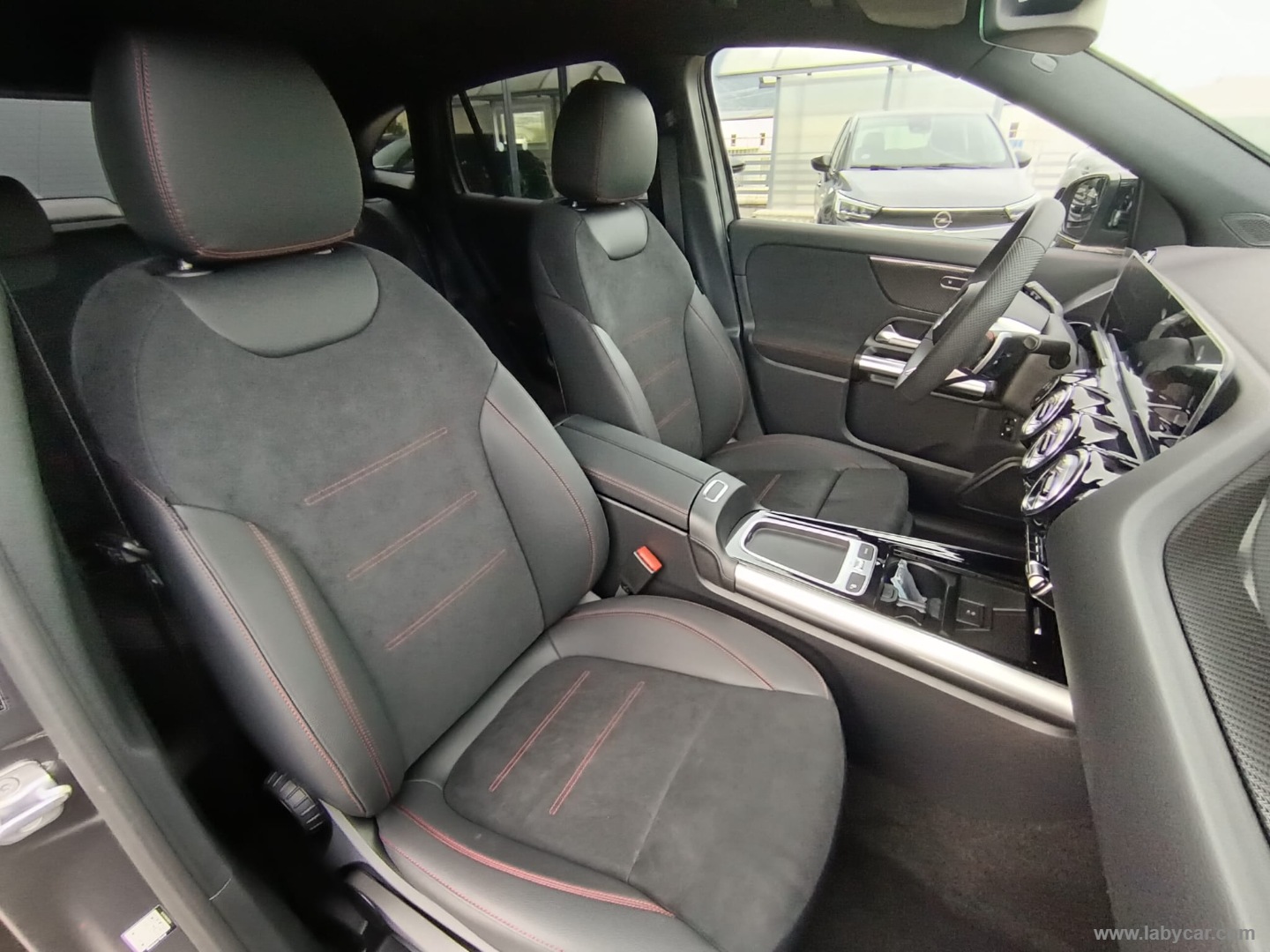 Mercedes-Benz Classe GLA GLA 200 d Automatic AMG Line Extra - Immagine 12