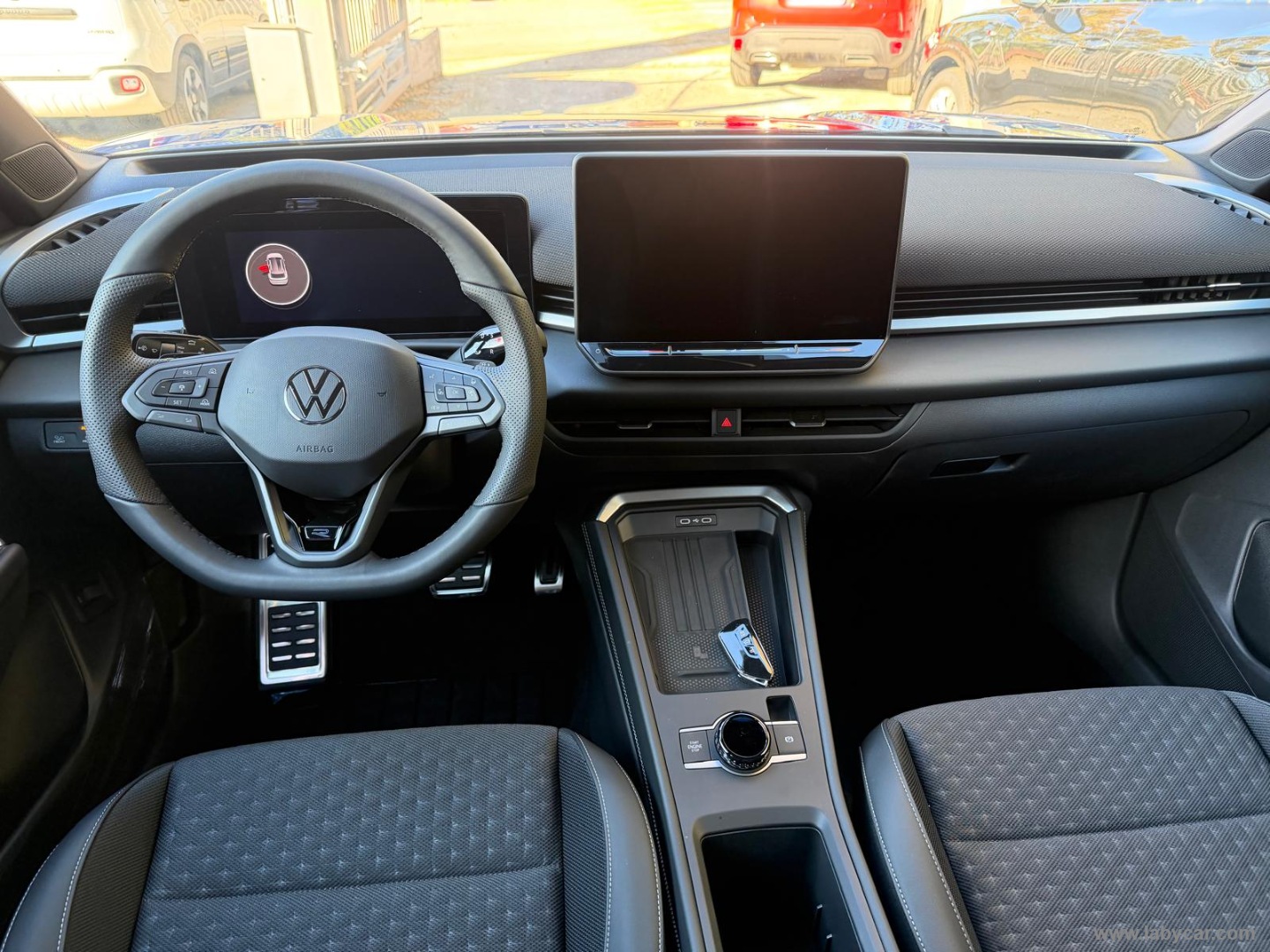Volkswagen T-Roc 1.5 eTSI ACT 150 CV DSG R-Line - Immagine 12