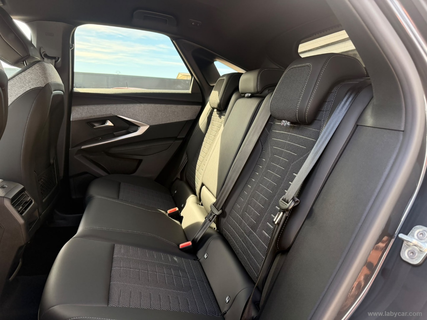 Peugeot 3008 Hybrid 145 e-DCS6 GT - Immagine 12