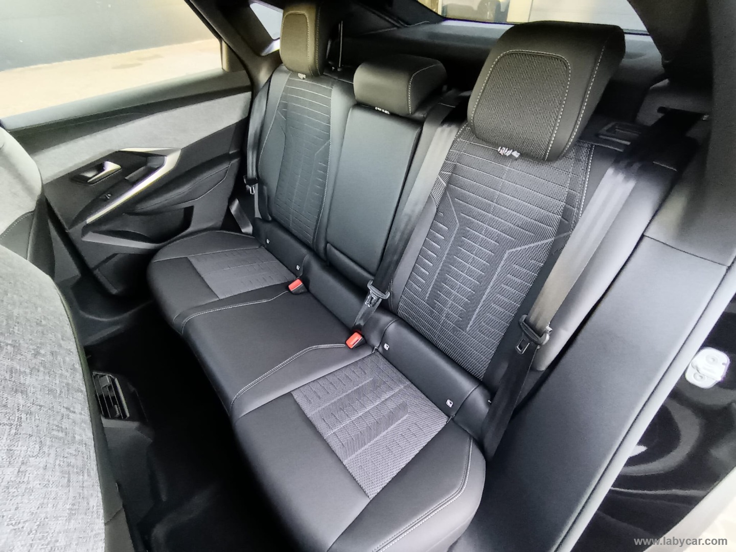 Peugeot 3008 Hybrid 145 e-DCS6 GT - Immagine 12