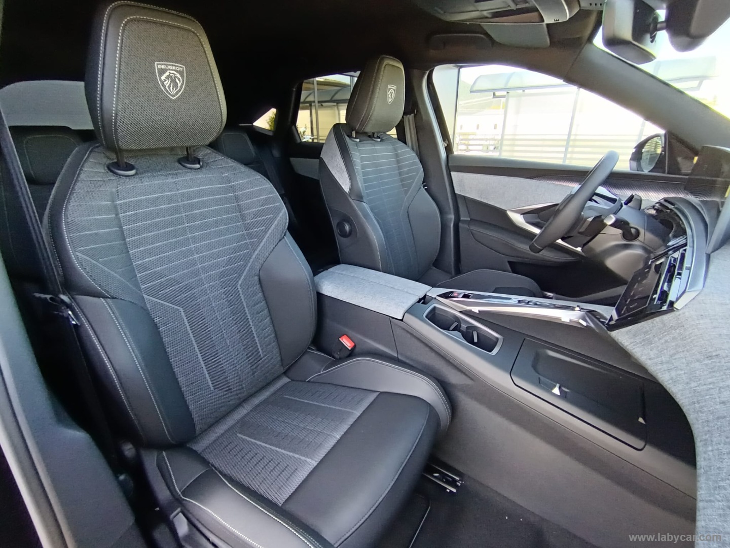 Peugeot 3008 Hybrid 145 e-DCS6 GT - Immagine 12
