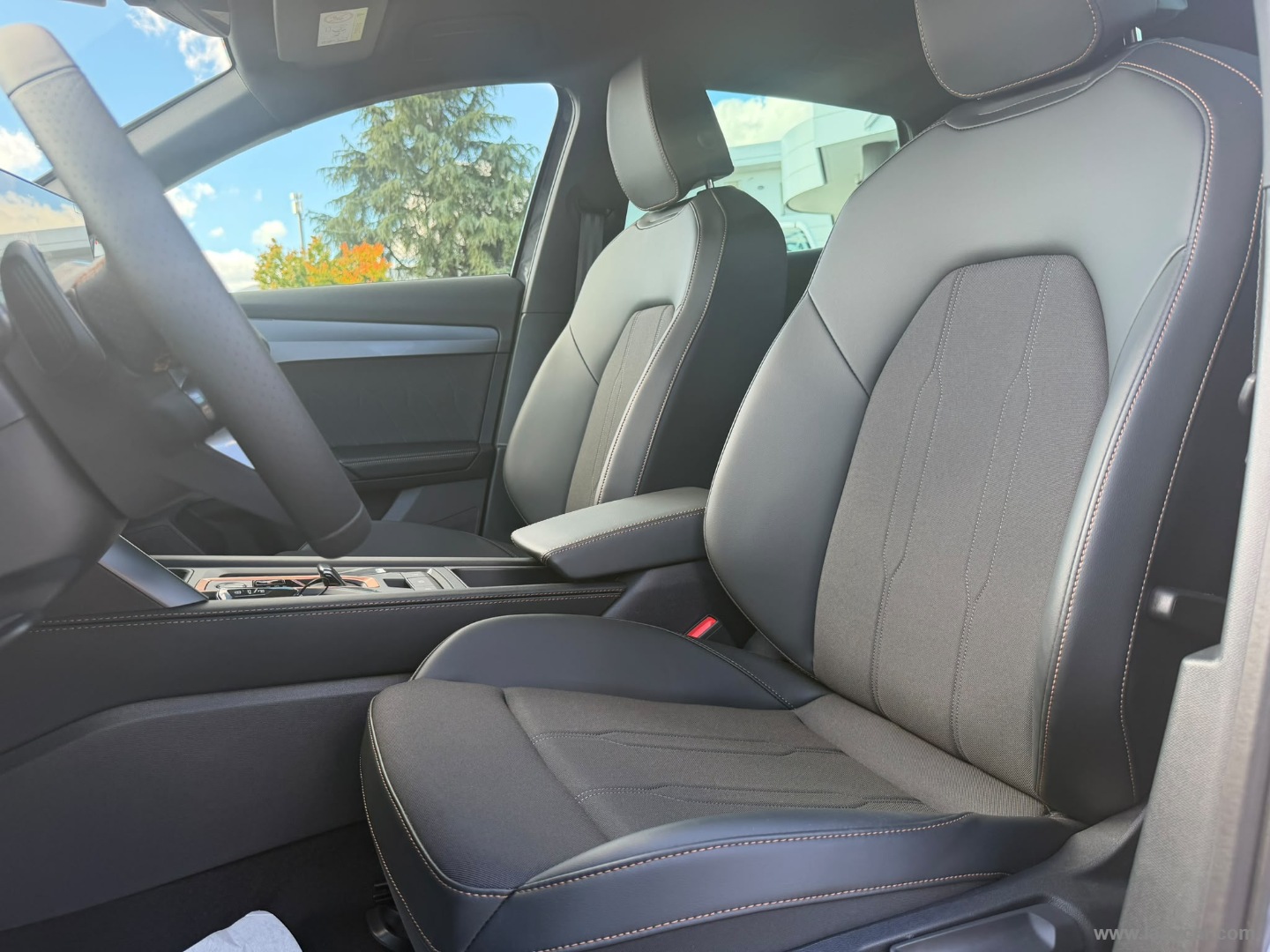 CUPRA Formentor 1.5 e-Hybrid DSG - Immagine 12
