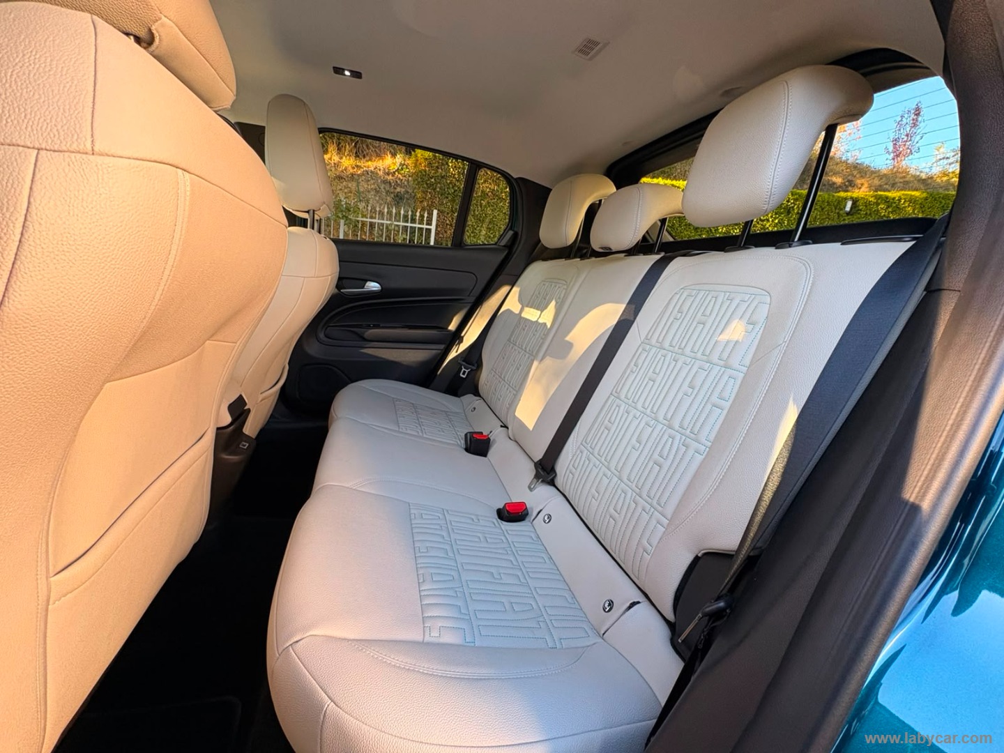 Fiat 600 Hybrid 110 CV DCT MHEV La Prima - Immagine 12