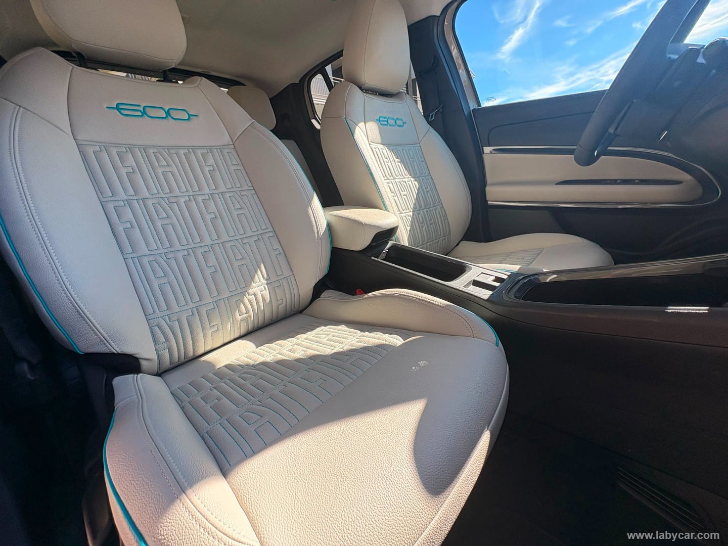 Fiat 600 Hybrid 110 CV DCT MHEV La Prima - Immagine 12