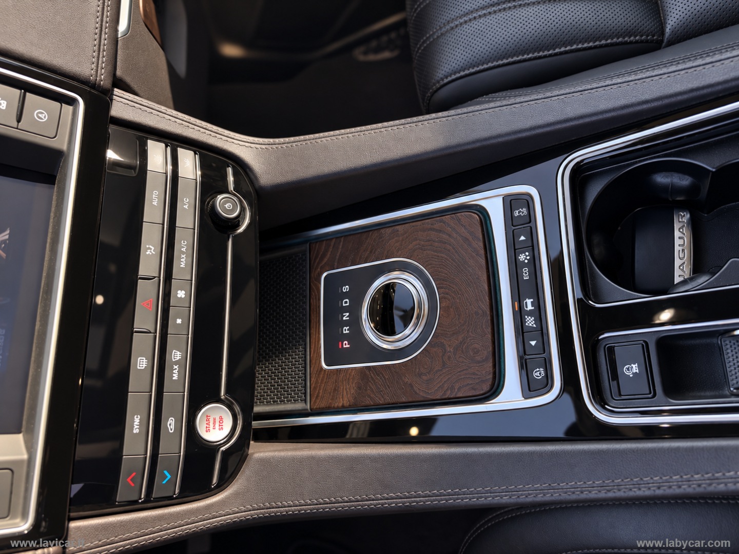 F-Pace 2.0 D 180 CV AWD aut. R-Sport - immagine 12