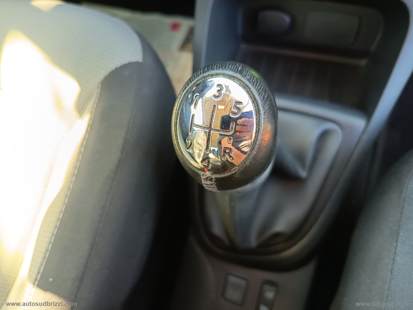 Captur 1.5 dCi 8V 90 CV S&S Live NAVI - immagine 12