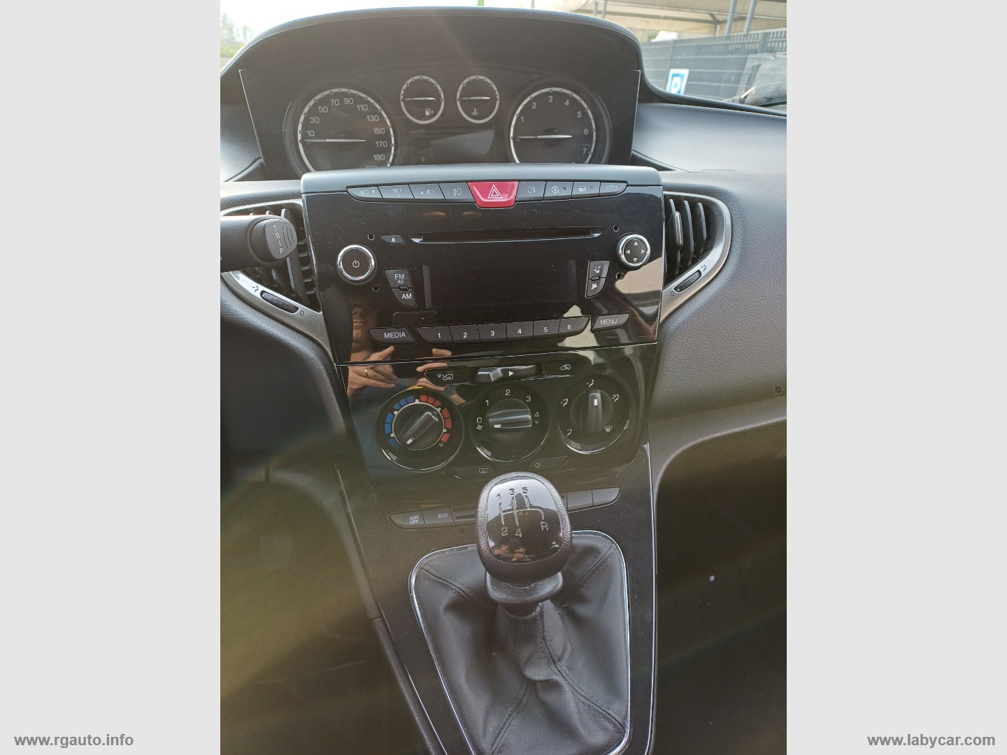 Ypsilon 0.9 T.Air 85 CV 5p. S&S Gold - immagine 12