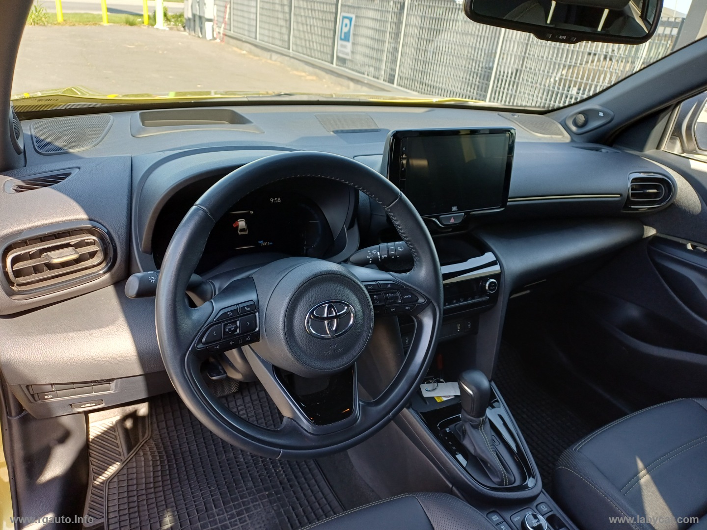Yaris Cross 1.5 Hyb. 5p. E-CVT AWD Prem. - immagine 12