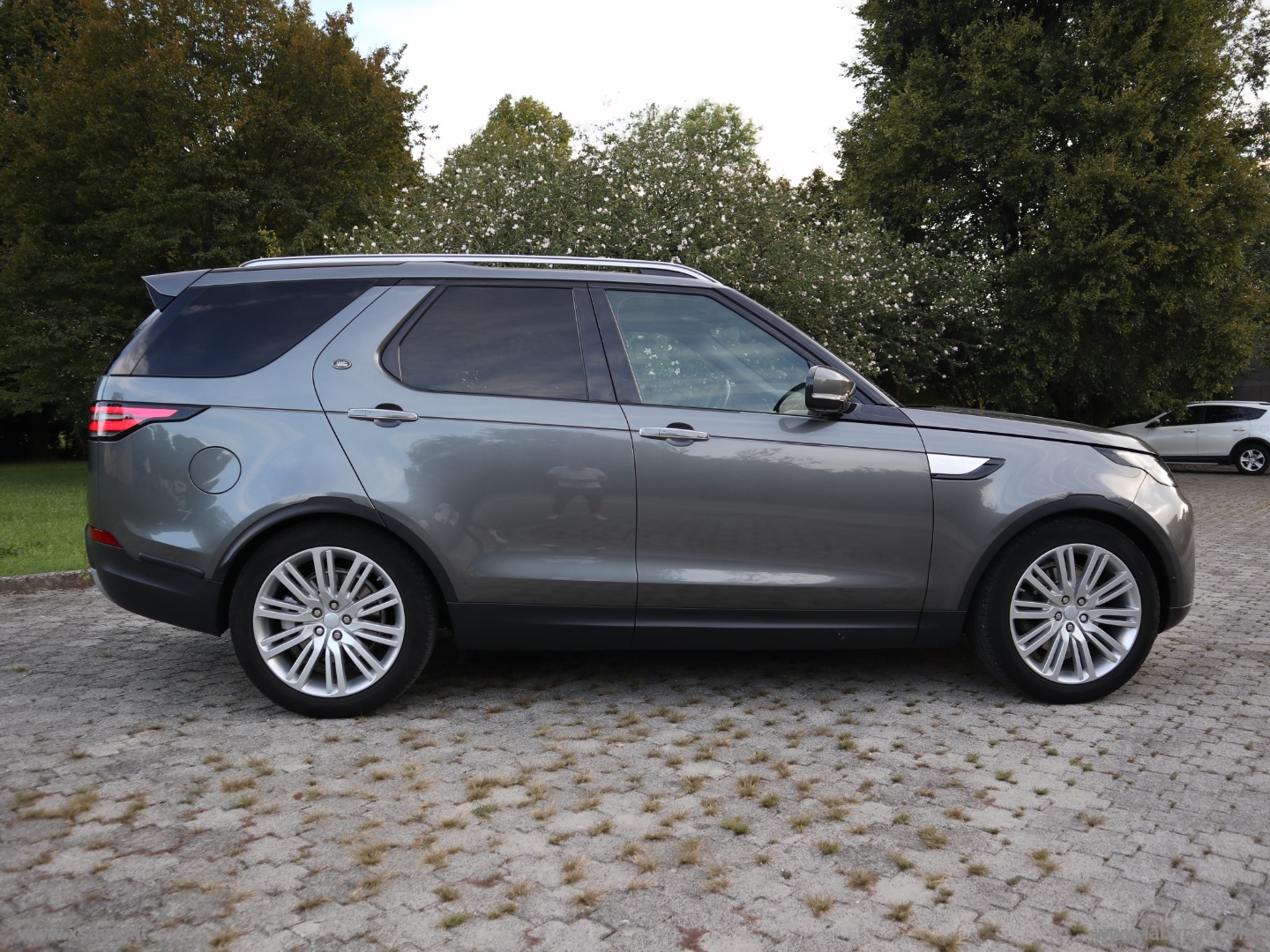 Discovery 3.0 TD6 249 CV HSE Luxury 7 POSTI - immagine 12
