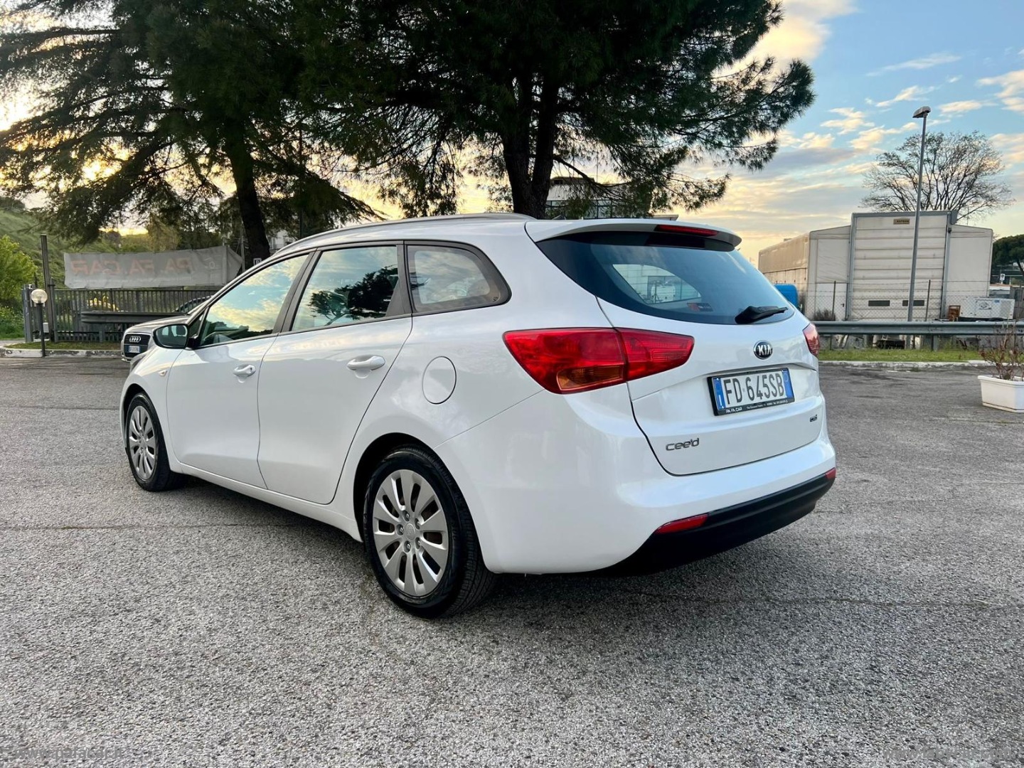 cee d 1.6 CRDi 110 CV SW Active - immagine 12