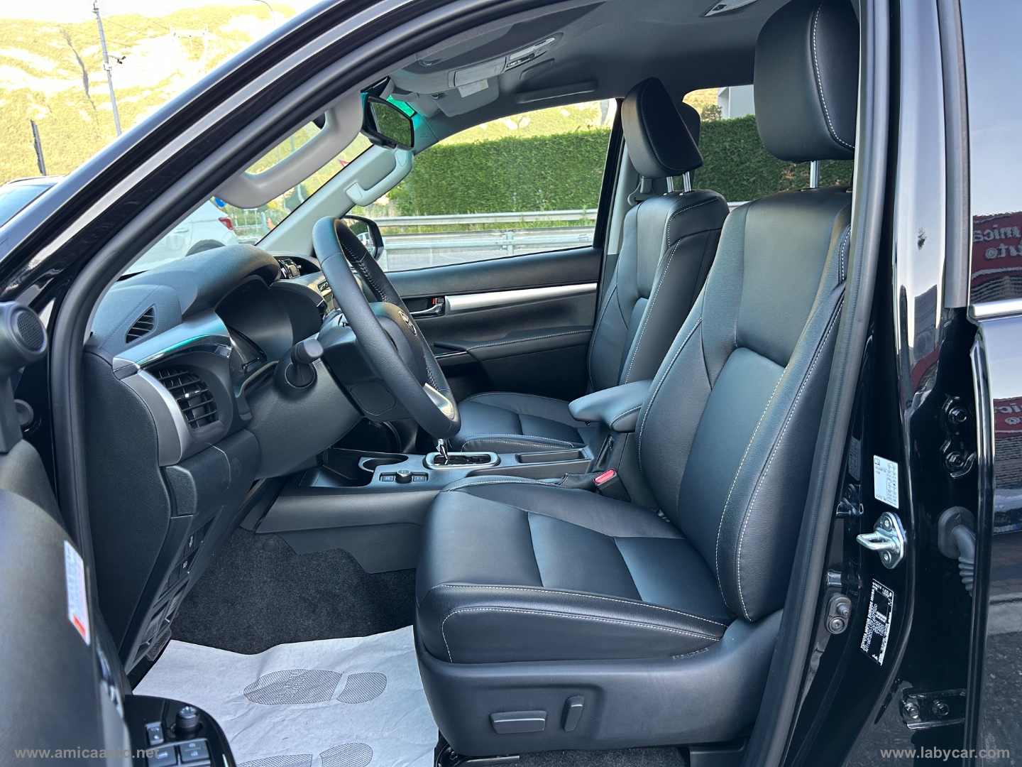 Hilux 2.8 D A/T 4WD 4p. DC Executive - immagine 12
